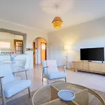 Sunny 1bdr Flat With Pool In Vau By Lovelystay *