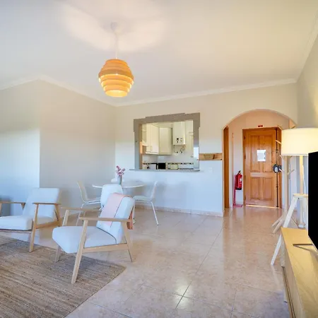 Apartmán Sunny 1bdr Flat With Pool In Vau By Lovelystay