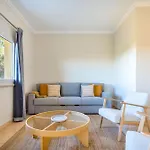 Sunny 1bdr Flat With Pool In Vau By Lovelystay *