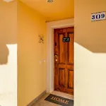 Sunny 1bdr Flat With Pool In Vau By Lovelystay *
