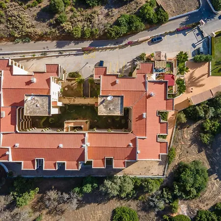 Appartamento Sunny 1bdr Flat With Pool In Vau By Lovelystay