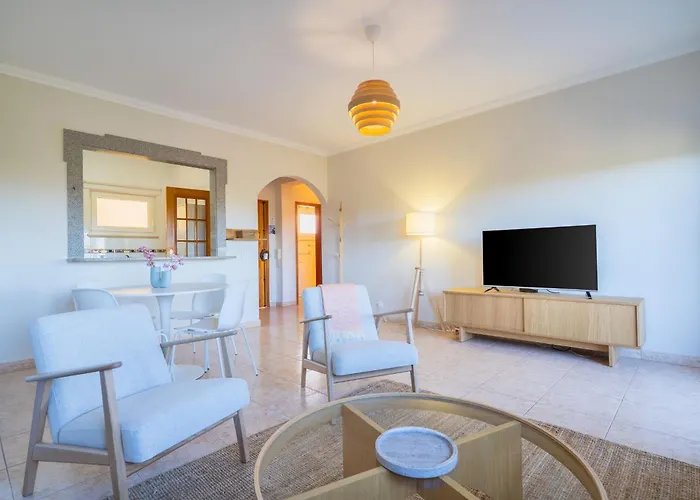 Sunny 1bdr Flat With Pool In Vau By Lovelystay *