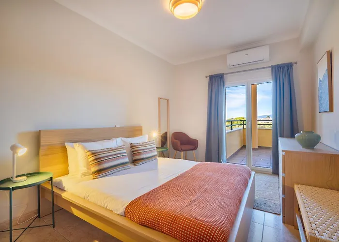 Sunny 1bdr Flat With Pool In Vau By Lovelystay Apartment *