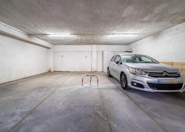 Sunny 1bdr Flat With Pool In Vau By Lovelystay