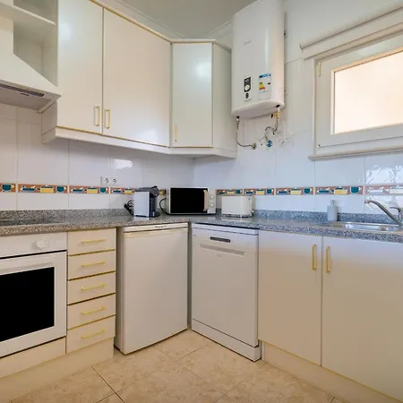 Sunny 1bdr Flat With Pool In Vau By Lovelystay *