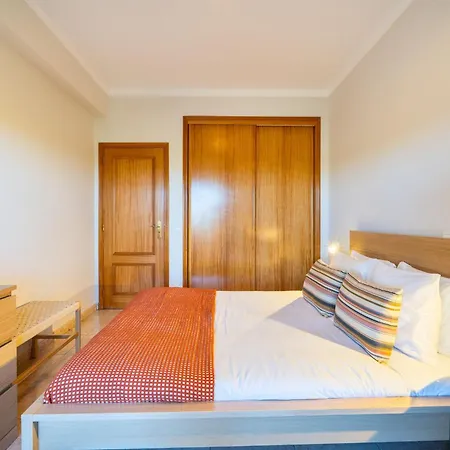 Appartement Sunny 1bdr Flat With Pool In Vau By Lovelystay Portimão