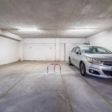 Sunny 1bdr Flat With Pool In Vau By Lovelystay