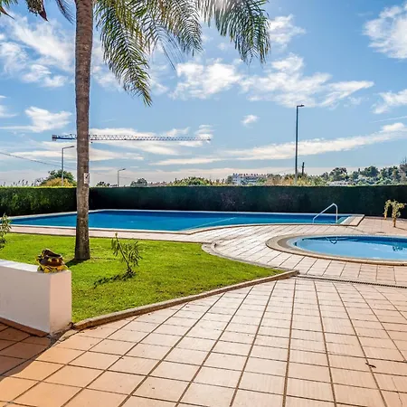 Sunny 1bdr Flat With Pool In Vau By Lovelystay Appartement Portimão
