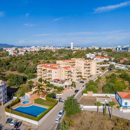 Apartamento Sunny 1bdr Flat With Pool In Vau By Lovelystay