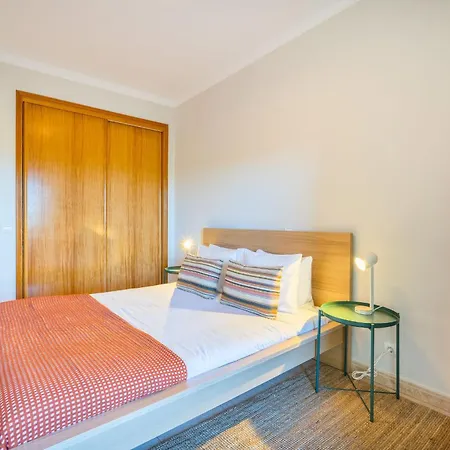 Sunny 1bdr Flat With Pool In Vau By Lovelystay פורטימאו
